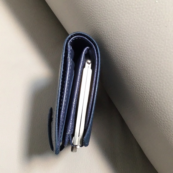 LOUIE VUITTON Vintage Epi Kisslock Compact Wallet Blue Good Condition - Picture 6 of 16